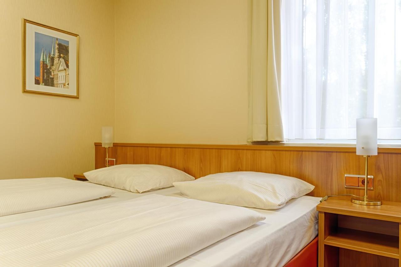 Traveller Hotel Lubeck Exterior photo