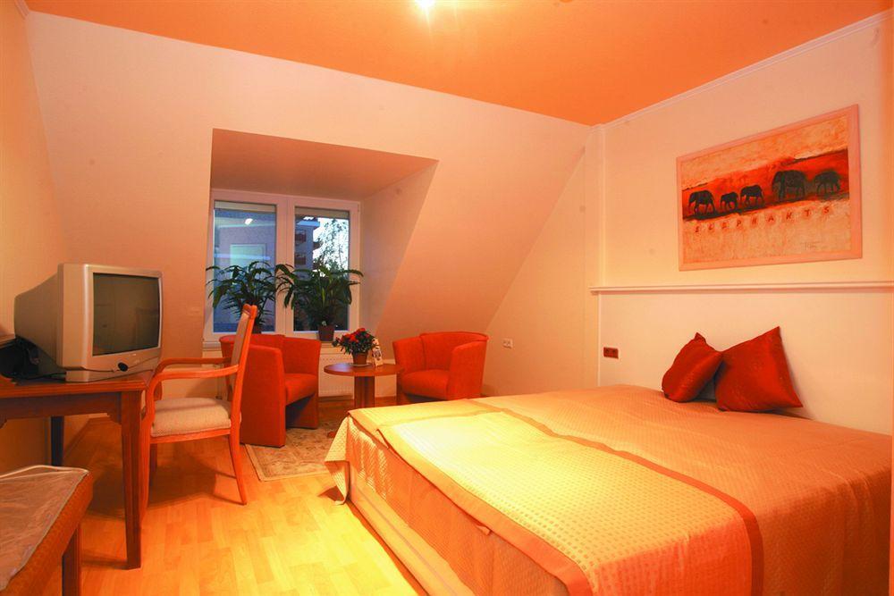Traveller Hotel Lubeck Exterior photo